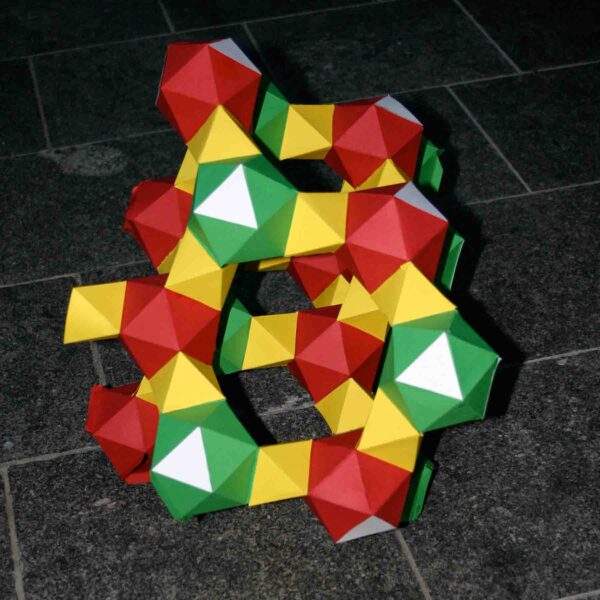 K49klein Der unendliche platonische Körper {3, 7}